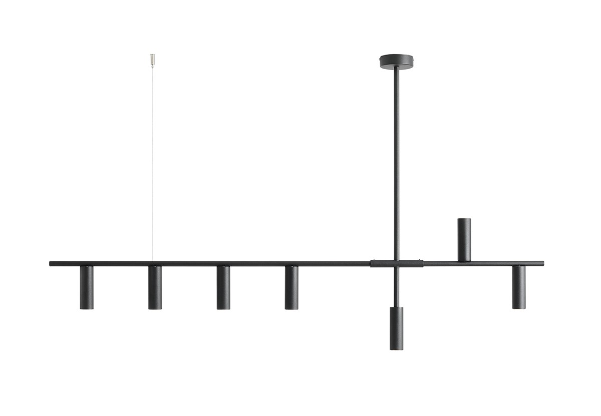 Trevo 145cm Sort loftslampe Fra Artera - Trevo mat sort finish er en minimalistisk loftslampe, der spreder lyset gennem seks nedadrettede lyskilder, mens et enkelt rør leder lyset opad for at bryde mønsteret.