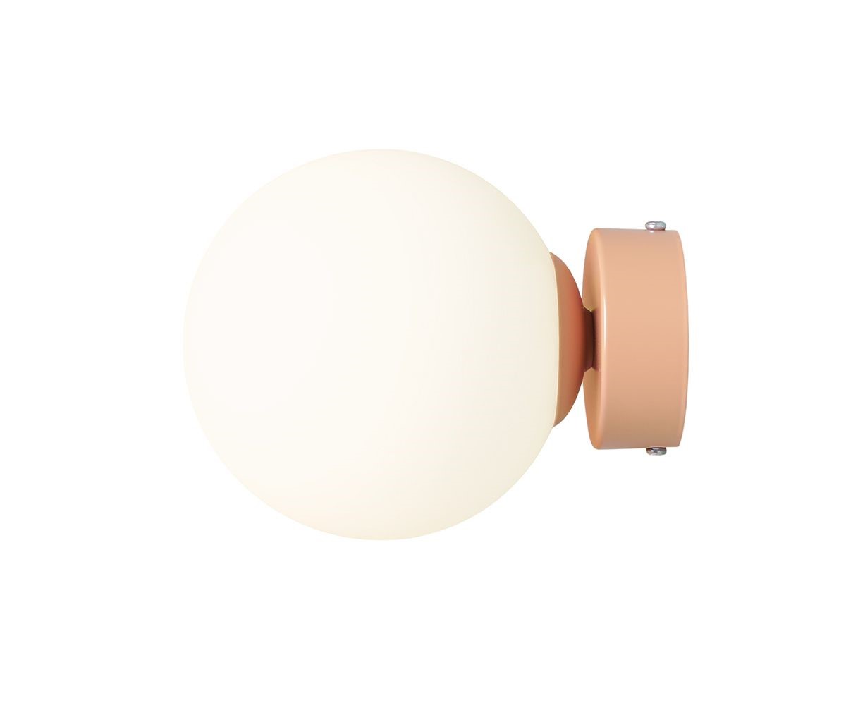 Ball Ø15 Koral væglampe Fra Artera - Det minimalistiske design gør, at lampen glider ind i både moderne og klassisk indretning, samtidig med at den tilbyder et effektivt lys, der forstærker stemningen i rummet.