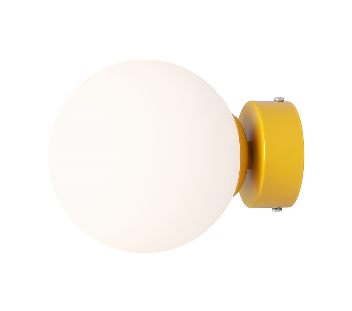 Ball Ø15 Sennep væglampe Fra Artera - Det minimalistiske design gør, at lampen glider ind i både moderne og klassisk indretning, samtidig med at den tilbyder et effektivt lys, der forstærker stemningen i rummet.
