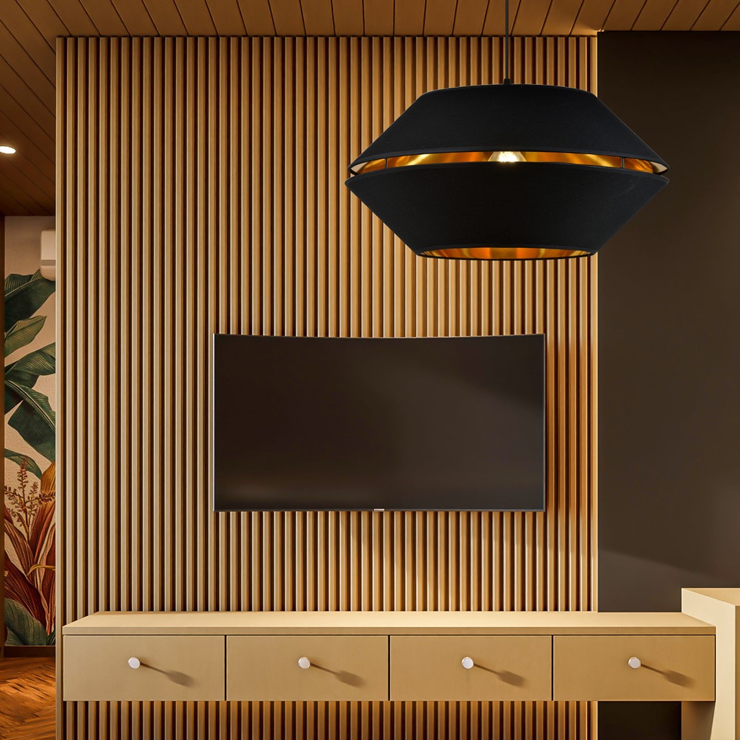 Piano Ø42 Sort loftslampe Fra Emibig Lighting - Den unikke lampesk&aelig;rm med gyldent interi&oslash;r giver rummet en s&aelig;rlig karakter og skaber en magisk atmosf&aelig;re af varme.