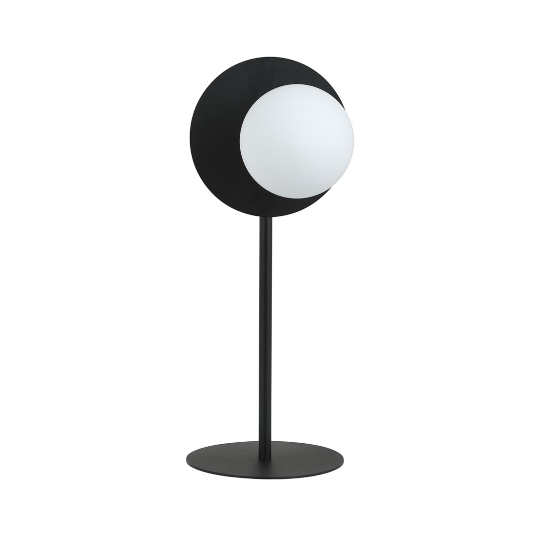 Oslo 50cm bordlampe Fra Emibig Lighting - Den runde form skaber en flot kontrast mod den lige fod og gør lampen til en dekorativ detalje i rummet.