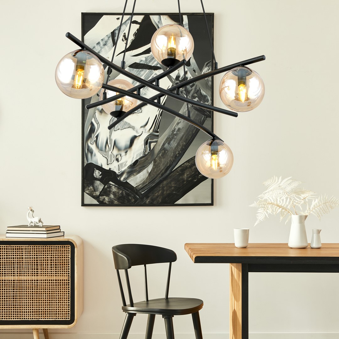 Essa Ø100 Rav loftslampe Fra Emibig Lighting - Essa er en serie af loftslamper med en original form, der med sin konstruktion med garanti vil v&aelig;kke opm&aelig;rksomhed.