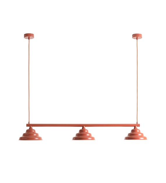 Wave 106cm Orange loftslampe Fra Artera - De robuste skærme af metal i en rødbrun farve giver en flot spredning af lys dun, som gør den perfekt til at hænge over spisebordet eller køkkenet.