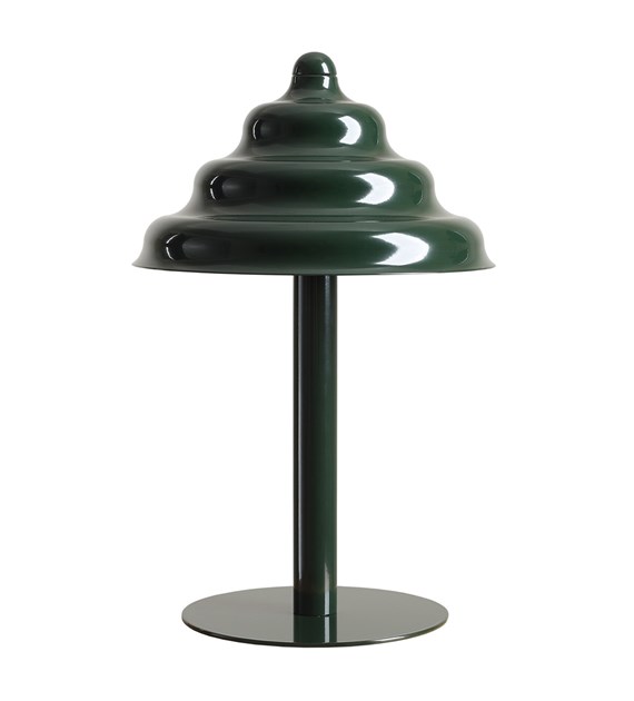 Wave 36cm Mørkegrøn bordlampe Fra Artera - Wave er en moderne bordlampe med retrodesign, som gør den til alsidig belysning og passer ind i ethvert hjem.