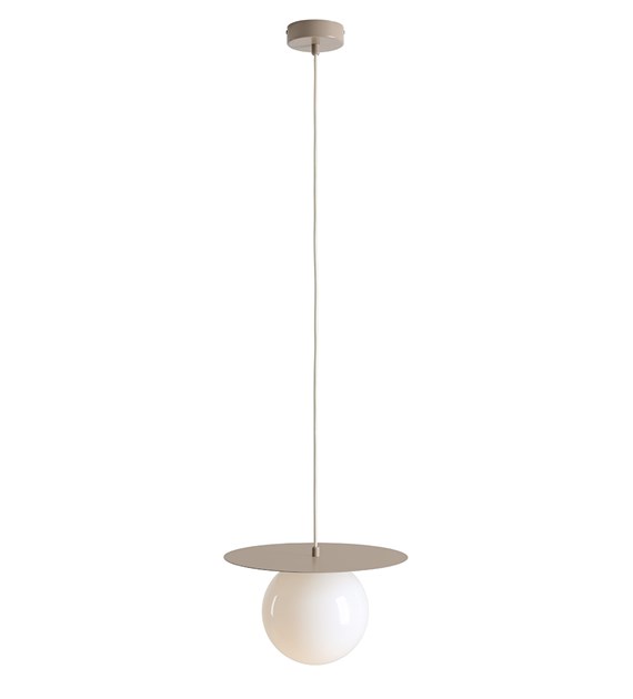 Loop Ø34 Beige loftslampe Fra Artera - Den runde kuppel i opalglas har en diameter på 20cm og skaber en fin spredning af lys i rummet.