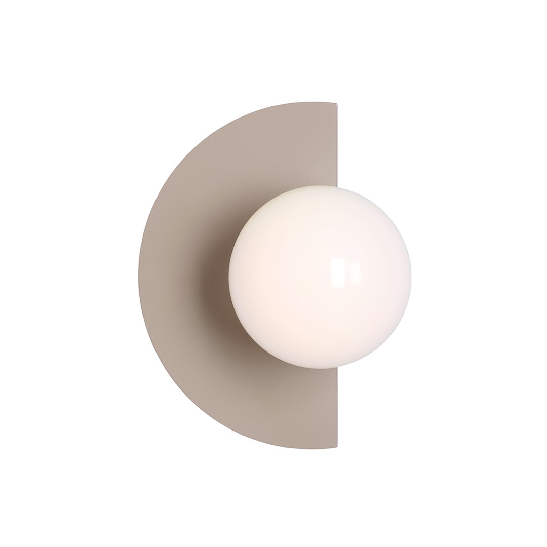 Loop 28cm Beige væglampe Fra Artera - Lampens minimalistiske form g&oslash;r, at den glider ind i forskellige interi&oslash;rstile, samtidig med at den tilf&oslash;jer et kunstnerisk og sofistikeret pr&aelig;g til dit hjem.