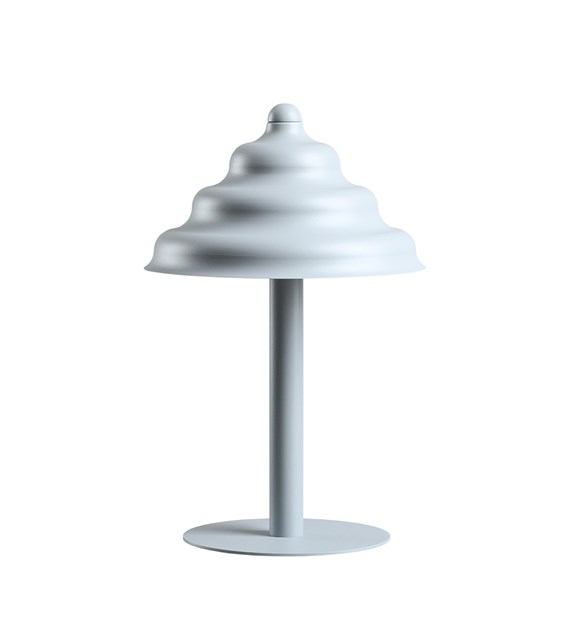 Wave 36cm Blå bordlampe Fra Artera - Lampen er lavet af metal i en kedelig grå og blå; farve Leveres med ledning, strømafbryder og stik.