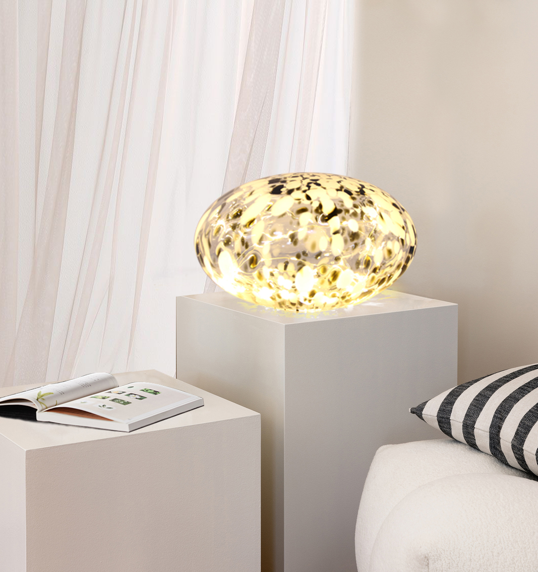 Sten 15cm Sort og hvid bordlampe Fra Pixie Design - Stenlampen fra Pixie Design har et smukt design med en marmoreret overflade i sort og hvid.