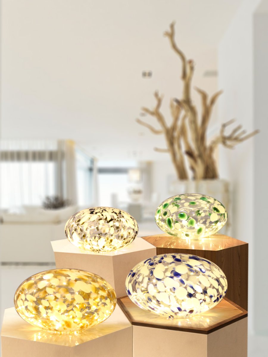 Sten 15cm Grøn/Hvid bordlampe Fra Pixie Design - Stenlampen fra Pixie Design har et smukt design med en marmoreret overflade i gr&oslash;nt og hvidt.