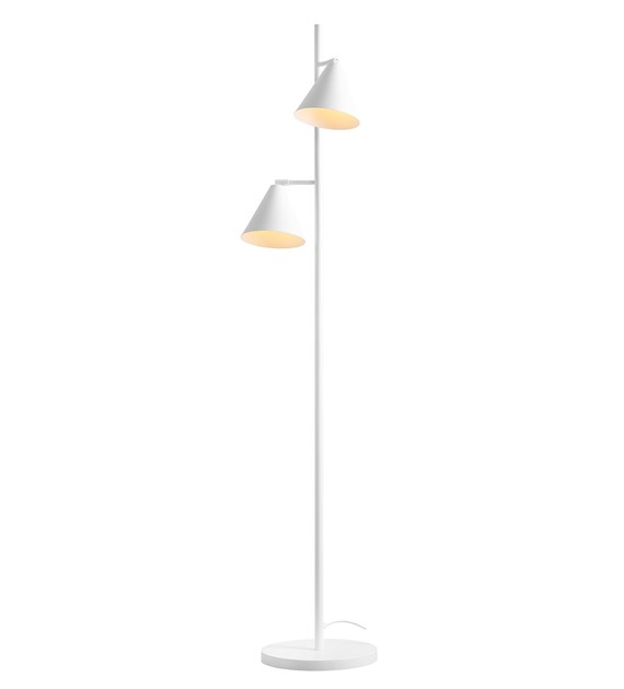 Form 2 Hvid gulvlampe Fra Artera - Denne minimalistiske gulvlampe med sine to elegante kegleformede skærme i hvid er det perfekte valg for dem, der ønsker et stilfuldt og moderne udtryk i deres hjem.