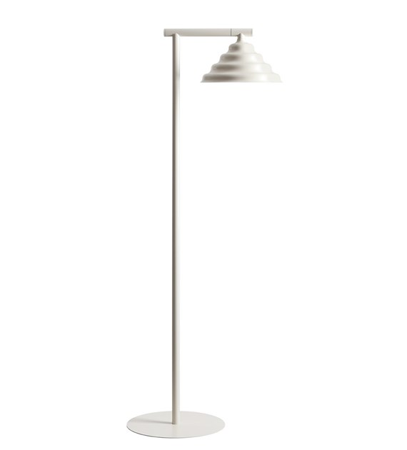 Wave Cremet hvid gulvlampe Fra Artera - Det minimalistiske design gør den perfekt som læselampe ved siden af sofaen eller som en dekorativ detalje i stuen eller soveværelset.