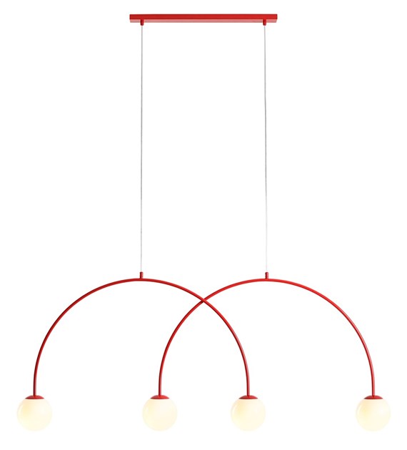 Una 150cm RØD loftslampe Fra Artera - Kombinationen af rødt metal og de hvide glasskærme skaber en harmonisk kontrast og tilføjer et strejf af moderne elegance til ethvert rum.