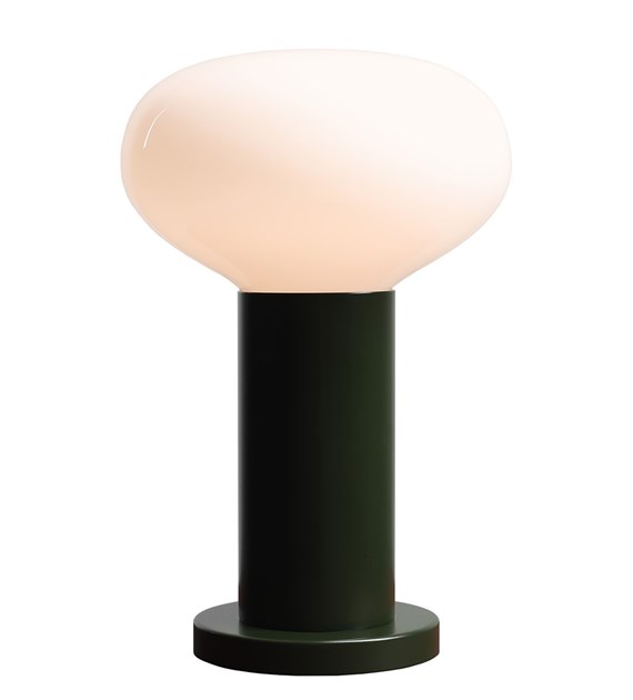 Flo 30cm Mørkegrøn bordlampe Fra Artera - Den har en stilfuld ramme i mørkegrøn og en rund hvid glasskærm, der spreder et blødt og behageligt lys.