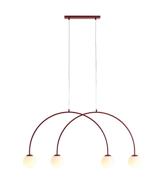 Zoom billede af Una 130cm Bourgogne loftslampe Fra Artera - Kombinationen af r&oslash;dt metal og hvide glassk&aelig;rme skaber en harmonisk kontrast og tilf&oslash;jer et strejf af moderne elegance til ethvert rum.