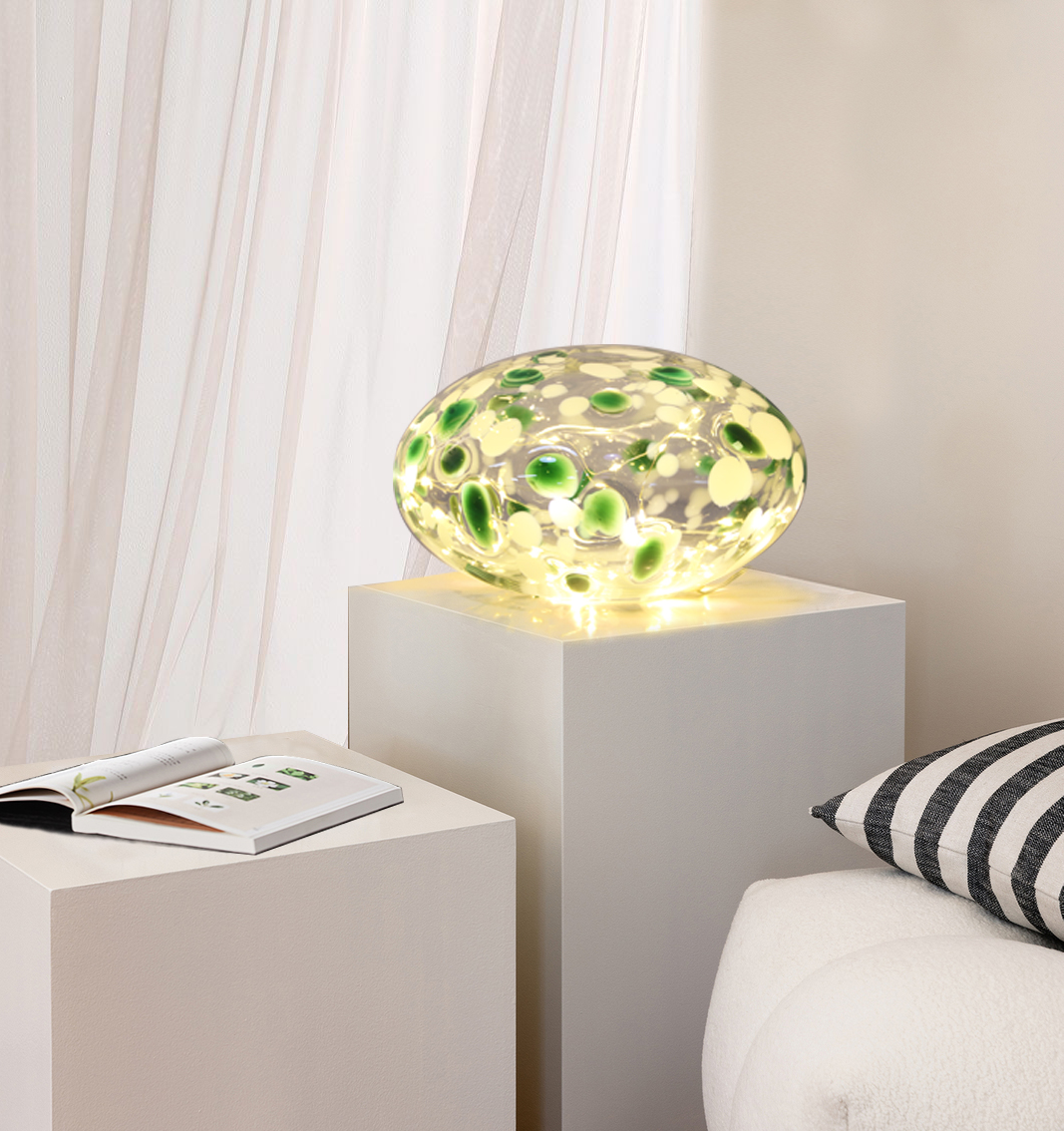 Sten 15cm Grøn/Hvid bordlampe Fra Pixie Design - Stenlampen fra Pixie Design har et smukt design med en marmoreret overflade i gr&oslash;nt og hvidt.