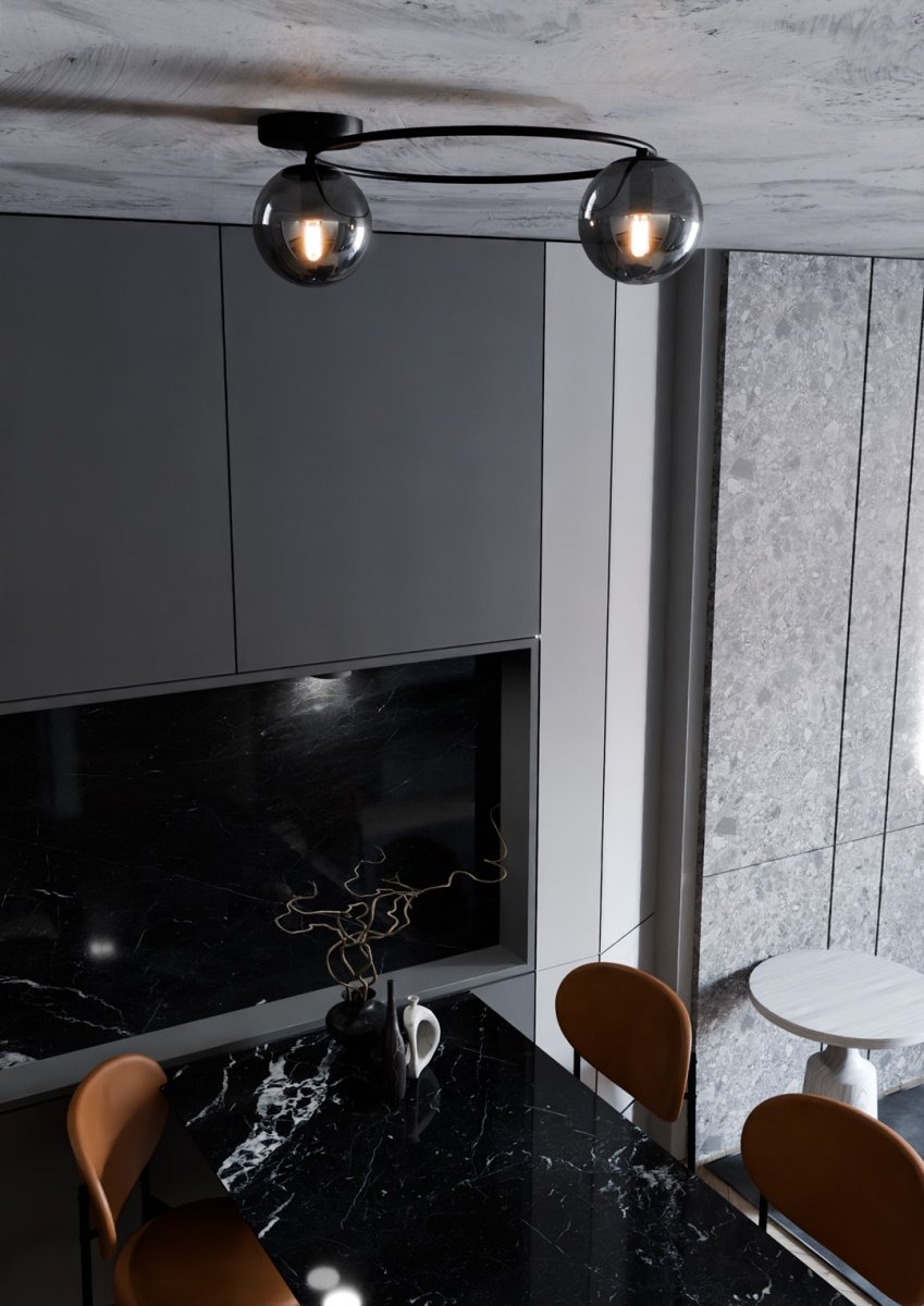 Sopra Ø47 Røgfarvet plafond Fra Emibig Lighting - De r&oslash;gede glassk&aelig;rme tilf&oslash;jer lethed og spreder lyset j&aelig;vnt, hvilket bidrager til behagelig og effektiv rumbelysning.