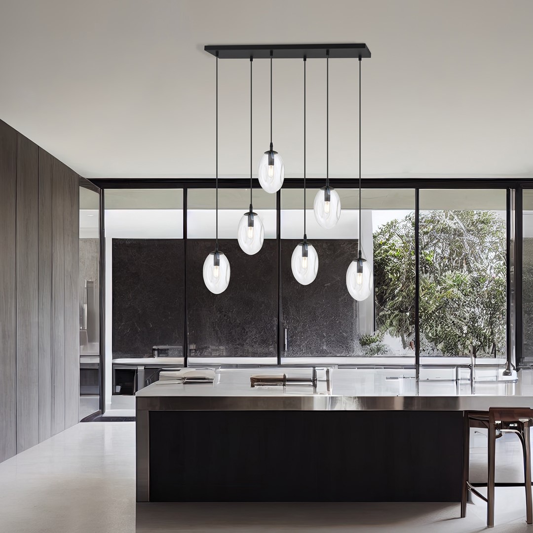 Astral 70cm Gennemsigtig loftslampe Fra Emibig Lighting - Perfekt over spisebordet eller i et åbent rum, hvor lampen kan tage sin plads og blive et naturligt blikfang.