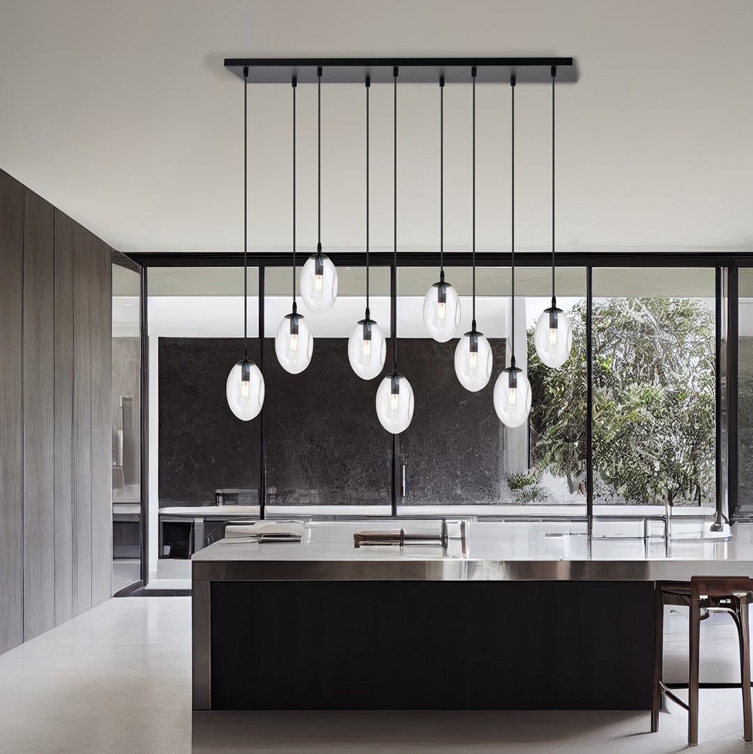 Astral 100cm Gennemsigtig loftslampe Fra Emibig Lighting - Perfekt over spisebordet eller i et åbent rum, hvor lampen kan tage sin plads og blive et naturligt blikfang.