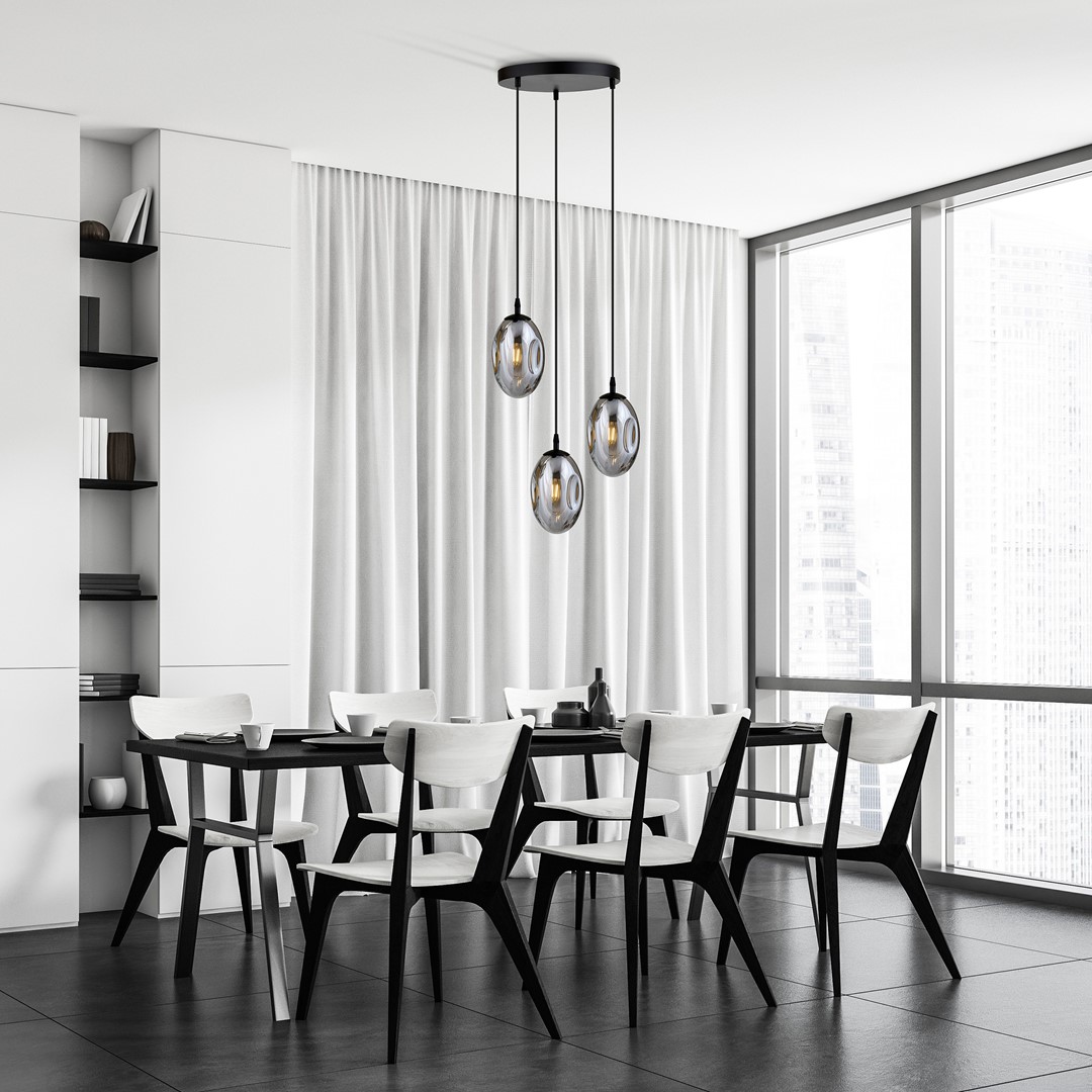 Astral Ø40 Røgfarvet loftslampe Fra Emibig Lighting - Pendlerne er afsluttet med skærme af røget glas, der spreder et varmt og indbydende lys i rummet.