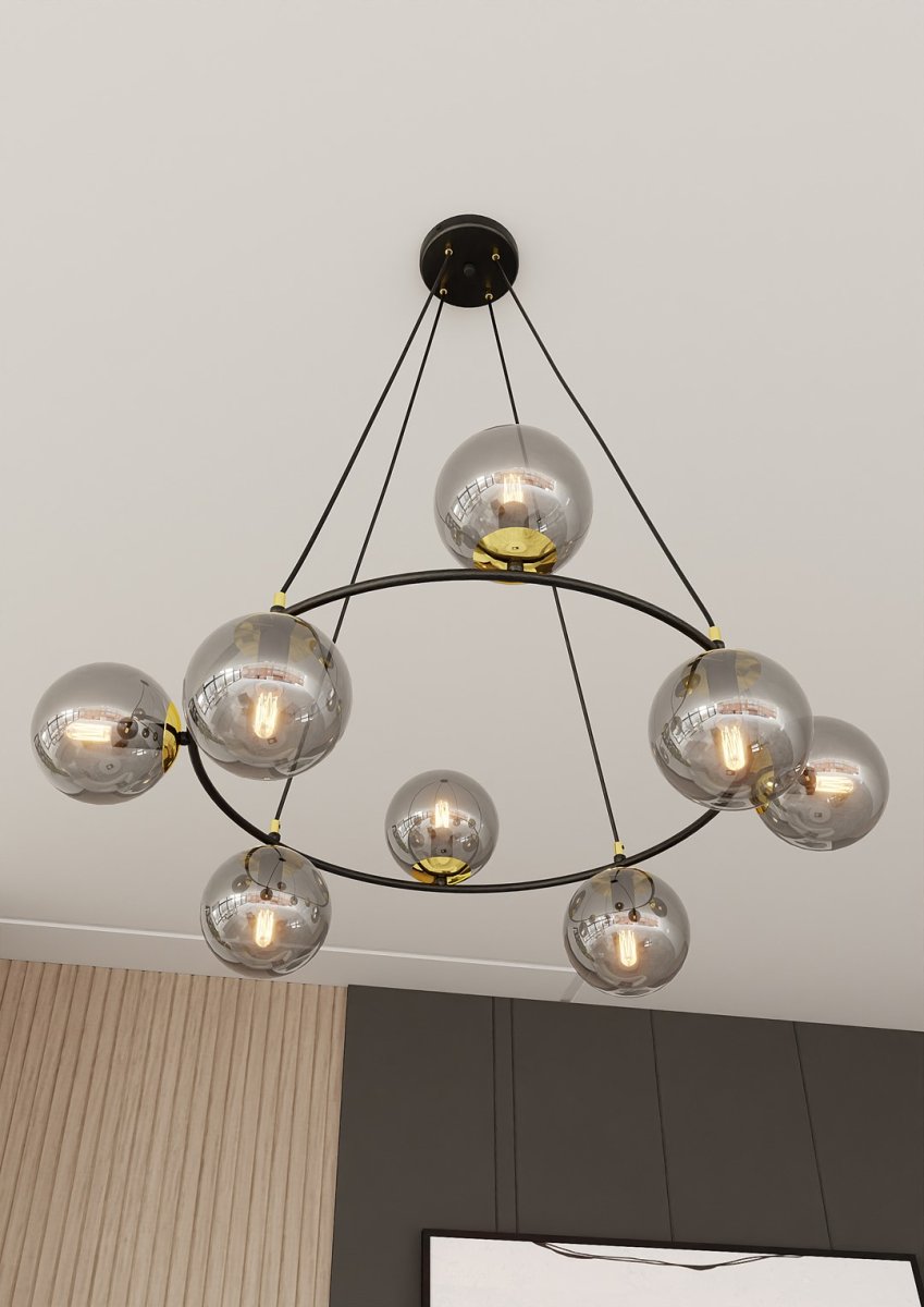 Azura Ø75 Røgfarvet loftslampe Fra Emibig Lighting - Fremstillet af sort st&aring;l og suppleret med r&oslash;gede glassk&aelig;rme, skaber det et harmonisk og stilfuldt indtryk.