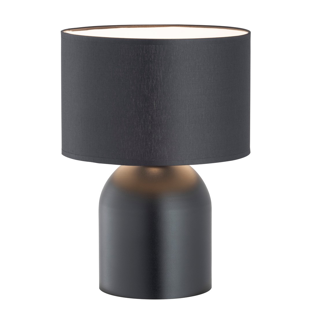 Aspen 35cm Sort bordlampe Fra Emibig Lighting - Metalfoden i kombination med en diskret lampesk&aelig;rm skaber et elegant design, der passer ind i moderne hjem.