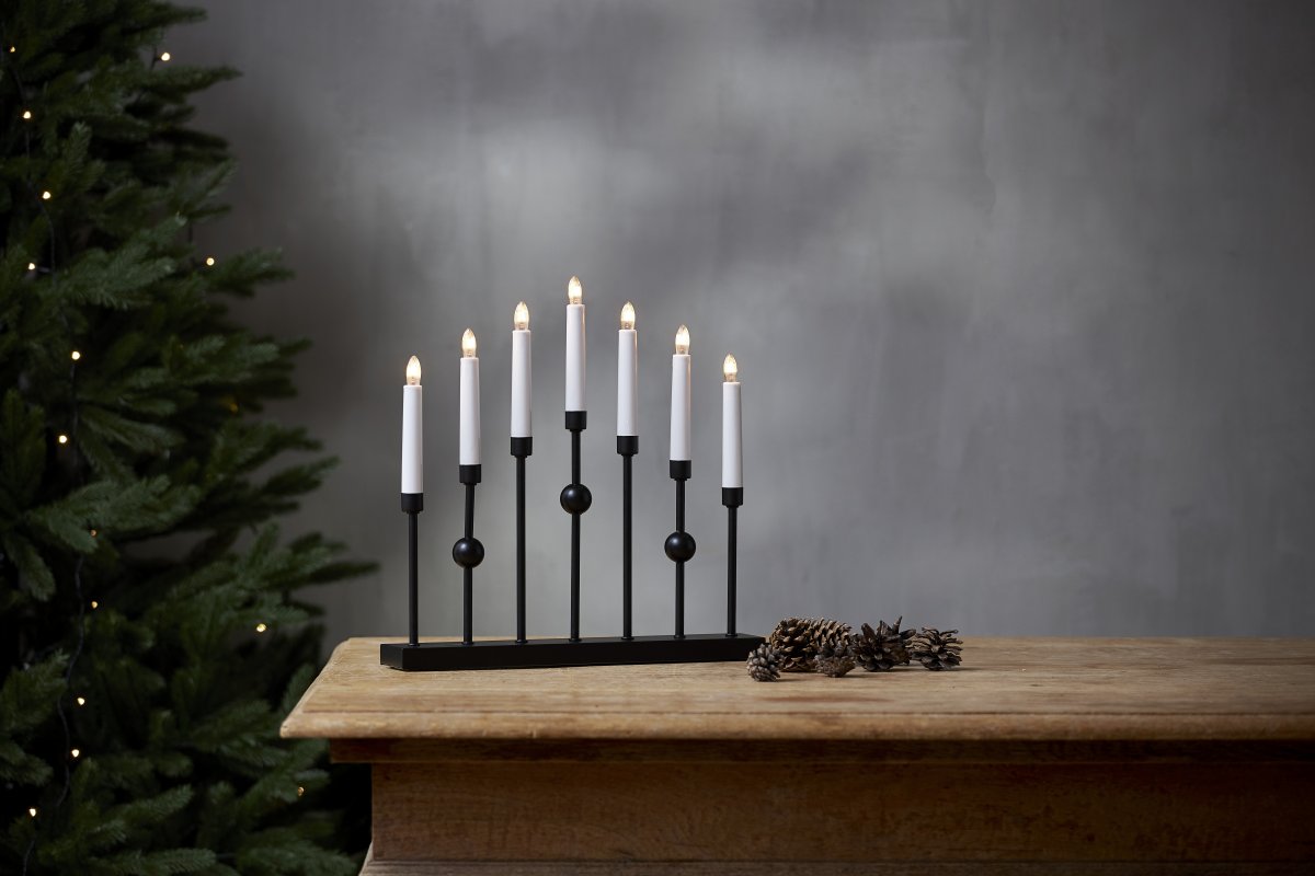 Gustavo Sort Fra Star Trading - Stilfuld metal lysestage i sort.