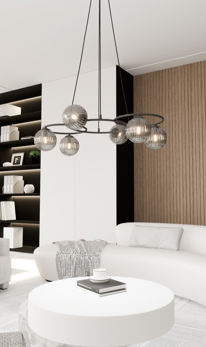 Libra 88cm Røgfarvet loftslampe Fra Emibig Lighting - Den er opbygget af tre ringe, der giver et let og harmonisk udtryk, mens de r&oslash;gede glassk&aelig;rme spreder et varmt og behageligt lys, der skaber en dejlig atmosf&aelig;re.