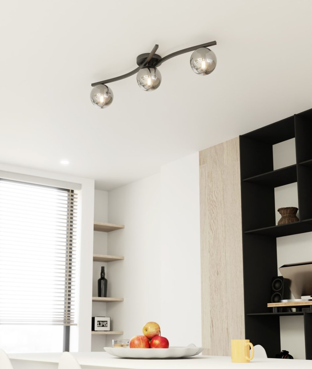 Opus 84cm Røgfarvet plafond Fra Emibig Lighting - Den enkle form og de r&oslash;gede glaskupler giver rummet en bl&oslash;dhed og lethed, mens lampen spreder et behageligt diffust lys.