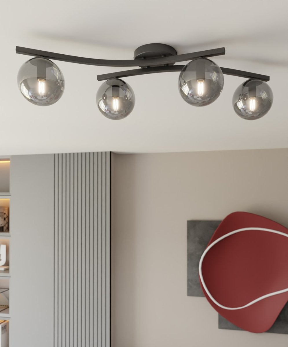 Opus 84cm Røgfarvet plafond Fra Emibig Lighting - Den enkle form og de r&oslash;gede glaskupler giver rummet en bl&oslash;dhed og lethed, mens lampen spreder et behageligt diffust lys.