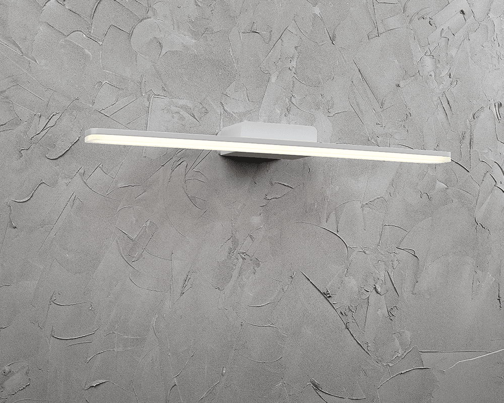 Aqua II 60cm Hvid badeværelseslampe Fra Westal - Armaturet er lavet af st&oslash;bt aluminium og er udstyret med LED'er.