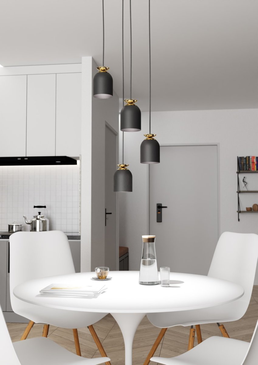 Target Ø30 Sort loftslampe Fra Emibig Lighting - De robuste metalsk&aelig;rme er kombineret med guldfarvede detaljer, der skaber en effektiv kontrast og tilf&oslash;jer b&aring;de elegance og sofistikering.