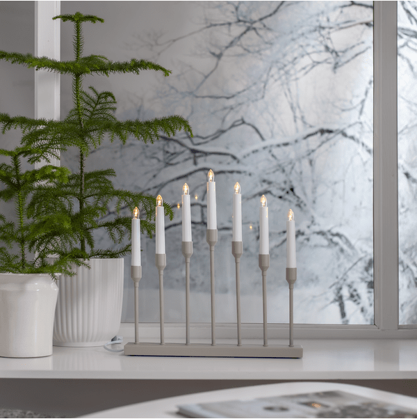 Aztra Beige Fra Star Trading - Adventslysholder i en flot beige nuance, lavet af metal.