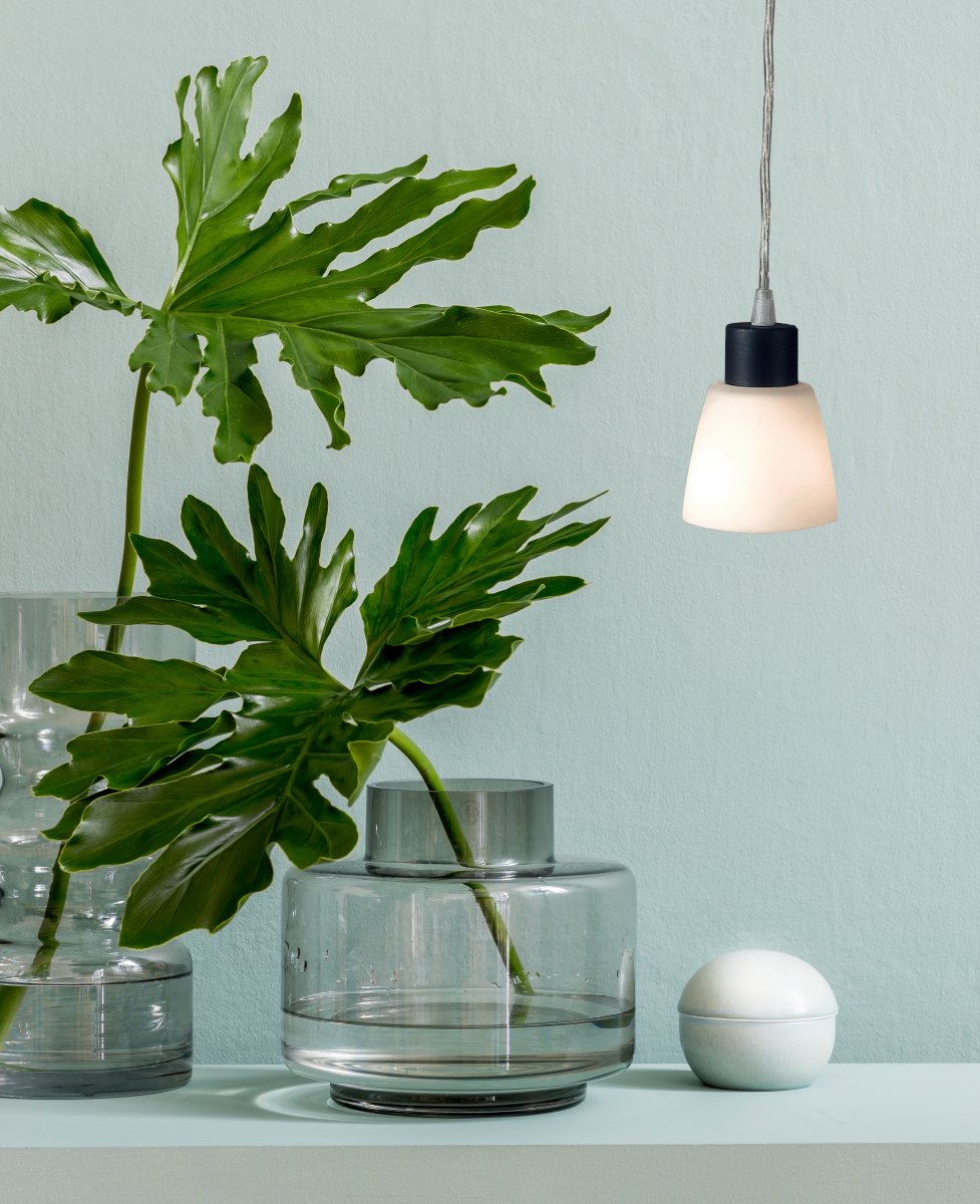 Småland Ø10 Hvid vindueslampe Fra Aneta Lighting - Lampen har en 4 meter ledning med afbryder og EU-stik.