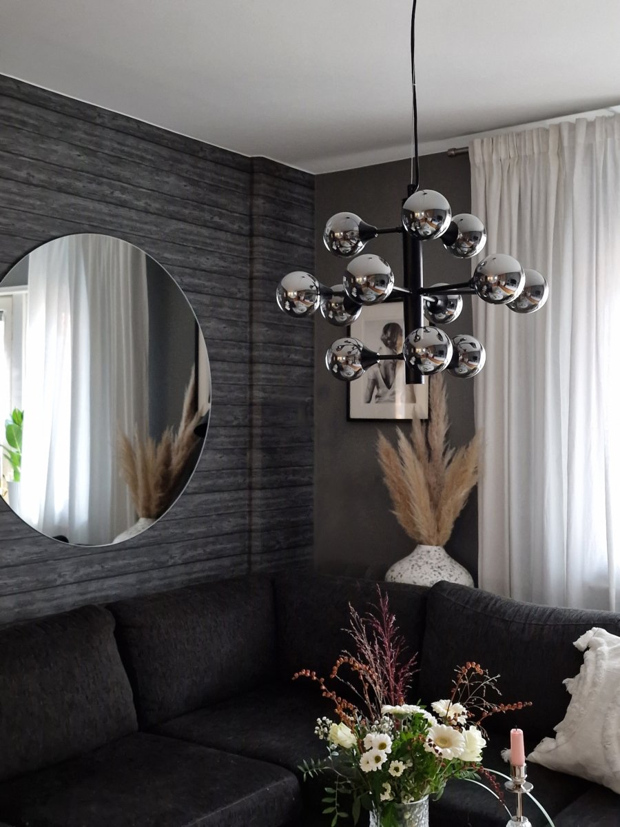 Cosmos Ø53 Sort loftslampe Fra Aneta Lighting - Loftskål i sort metal til krogophæng og klemrække, lampestik kan nemt monteres.