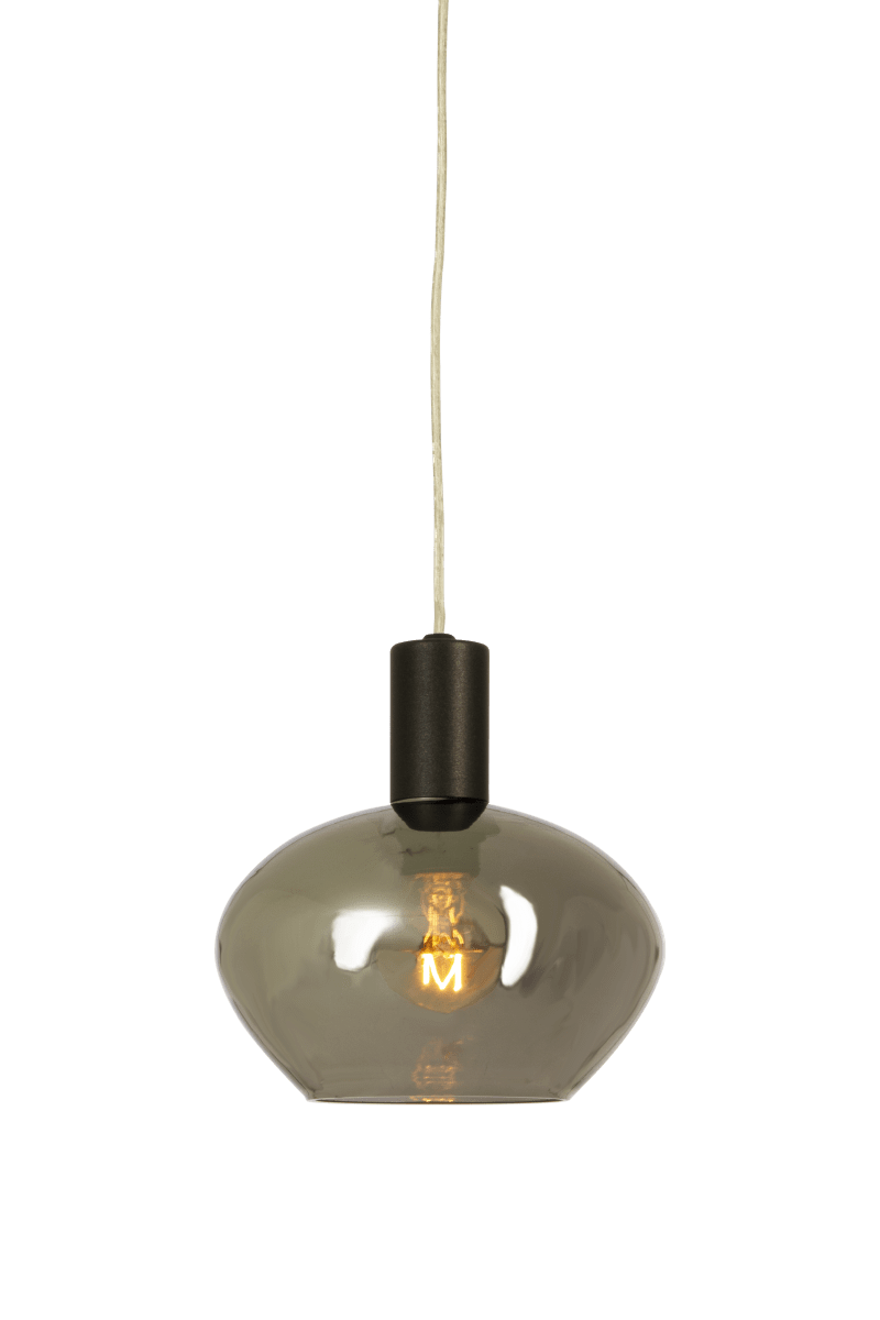 Bell Ø15 Røgfarvet vindueslampe Fra Aneta Lighting - Lavet af sort metal med en rund skærm i røget glas, der giver et blødt og behageligt skær.