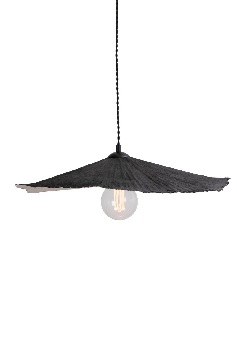 Tropez Ø60 Sort loftslampe Fra Globen Lighting - Denne lampe er h&aring;ndlavet i papir, hvilket betyder, at den kan variere i form fra vores produktbilleder, hver lampe er unik.