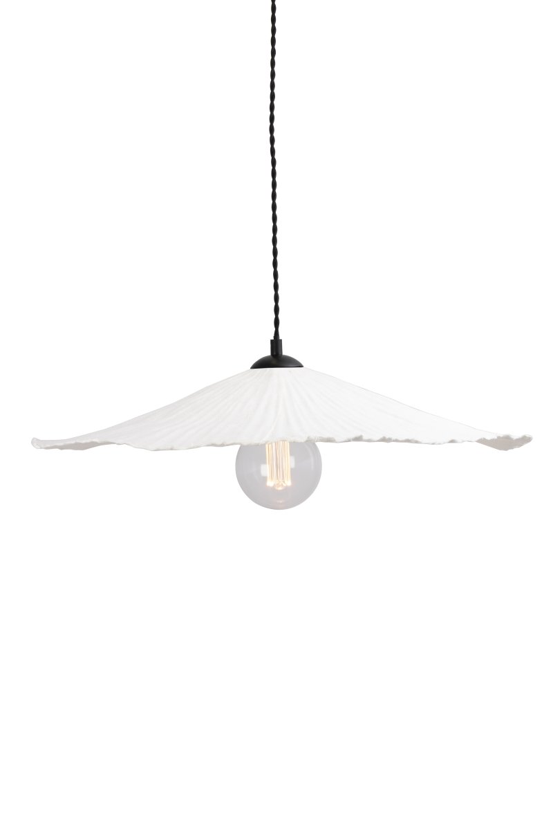Tropez Ø60 Hvid loftslampe Fra Globen Lighting - Lampen har en 120 cm lang snoet tekstilledning og loftskop, loftskobling medfølger ikke.