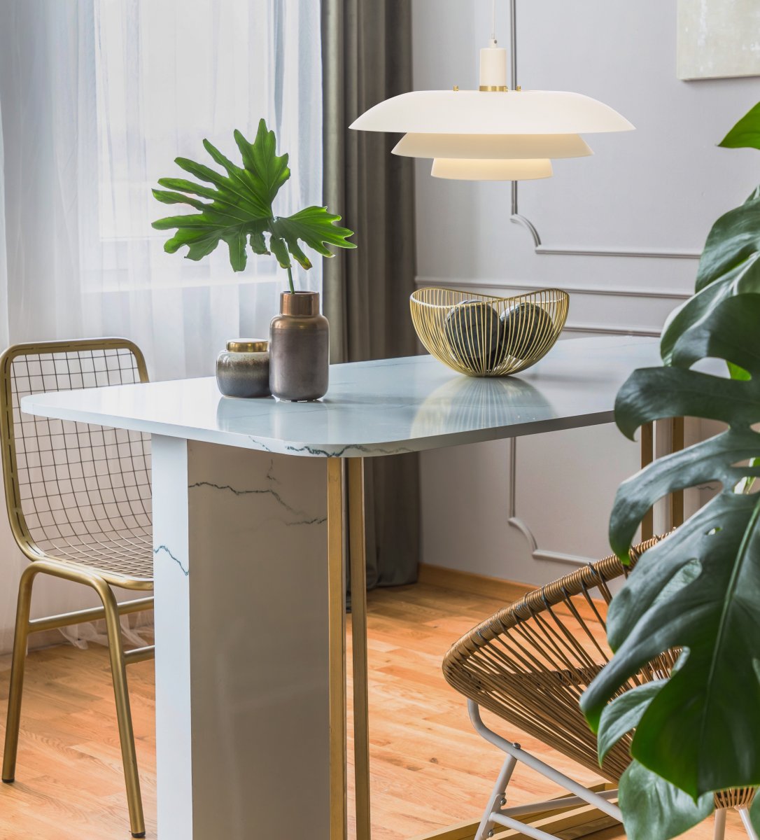 Epsilon 1 Ø45 Hvid loftslampe Fra Aneta Lighting - Udskiftelige detaljer i krom og mat messing medf&oslash;lger efter eget valg.