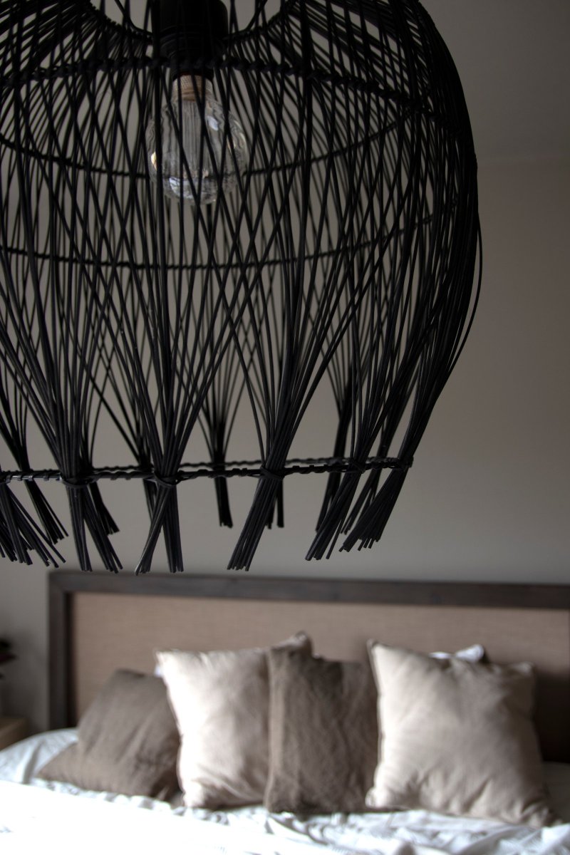 Montego Ø50 Sort loftslampe Fra Globen Lighting - Montego er en naturinspireret lampesk&aelig;rm, der med sin flettede rattan skaber et trendy udtryk.