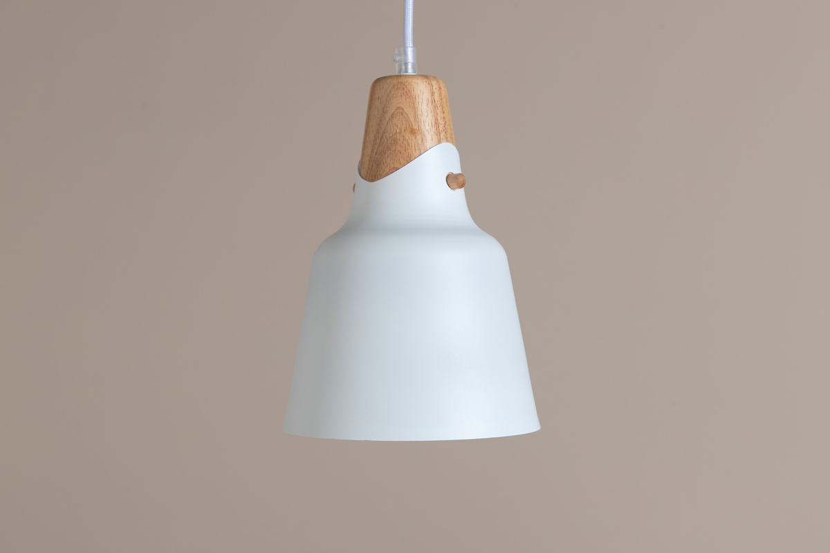 Rigel Ø16 Hvid loftslampe Fra Venture Design - Med Rigel loftlampen f&aring;r du moderne og elegant belysning, der passer ind i de fleste rum og indretningsstile.
