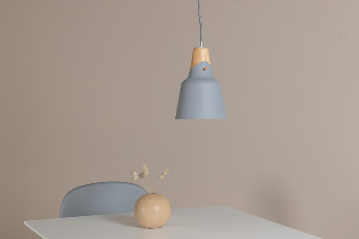 Rigel Ø16 Grå loftslampe Fra Venture Design - Med Rigel loftlampen f&aring;r du moderne og elegant belysning, der passer ind i de fleste rum og indretningsstile.