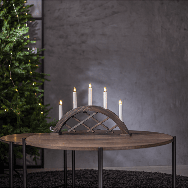 Rute Brun Fra Star Trading - Brun adventslysestage med et fint ternet m&oslash;nster.