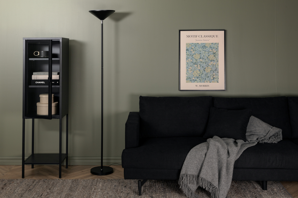 Corong Sort gulvlampe Fra Venture Design - Leveres med sort ledning og stik.