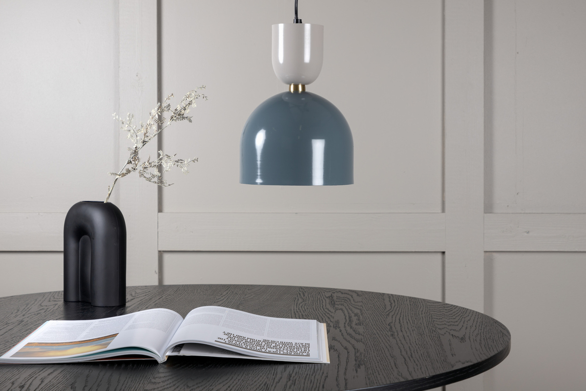 Tim Ø20 Blå loftslampe Fra Venture Design - Med den dejlige afrundede form skabes en behagelig og stilfuld indretningsdetalje, der kan l&oslash;fte ethvert rum i hjemmet.