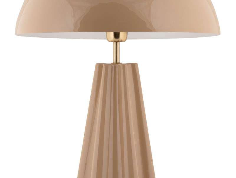Amplio 55cm Beige bordlampe Fra Leitmotiv - Den er lavet af metal med en blank beige finish og elegante messingdetaljer, der giver et sofistikeret udtryk.
