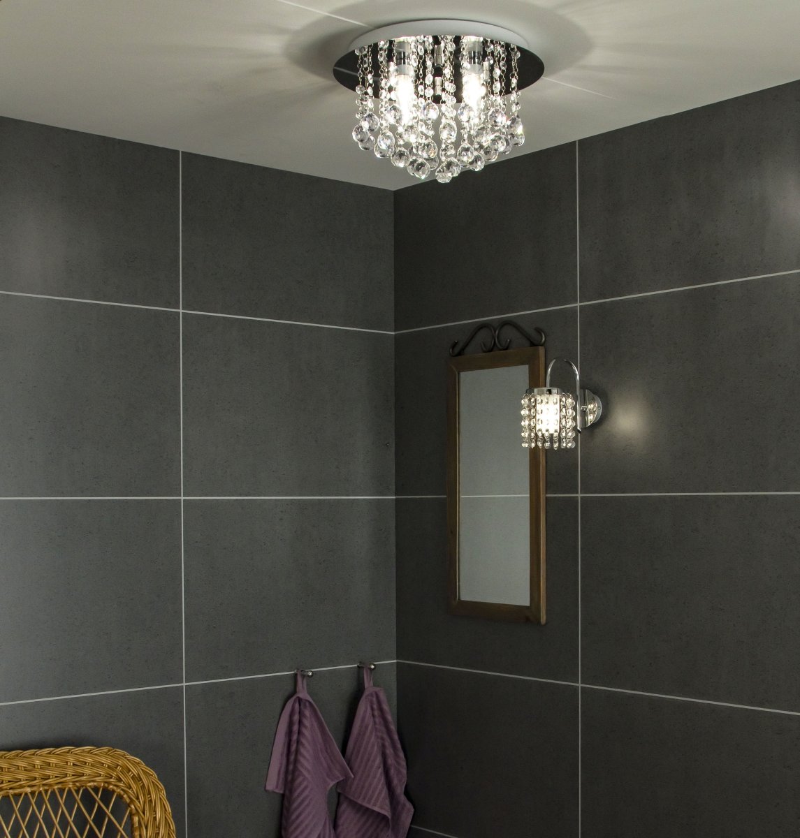 Teresa Ø36 Chrom badeværelseslampe Fra Aneta Lighting - Monteres i loftet med skruer og fast str&oslash;mtilslutning.