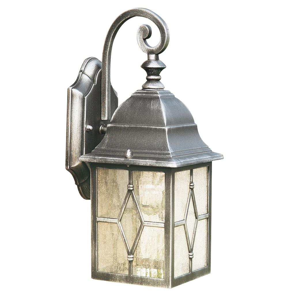 Genoa Sølv udendørslampe Fra Searchlight - Det klassiske design i en let forvitret sort/sølv finish er indrammet af et smukt blyindfattet glas, der spreder en behagelig glød.