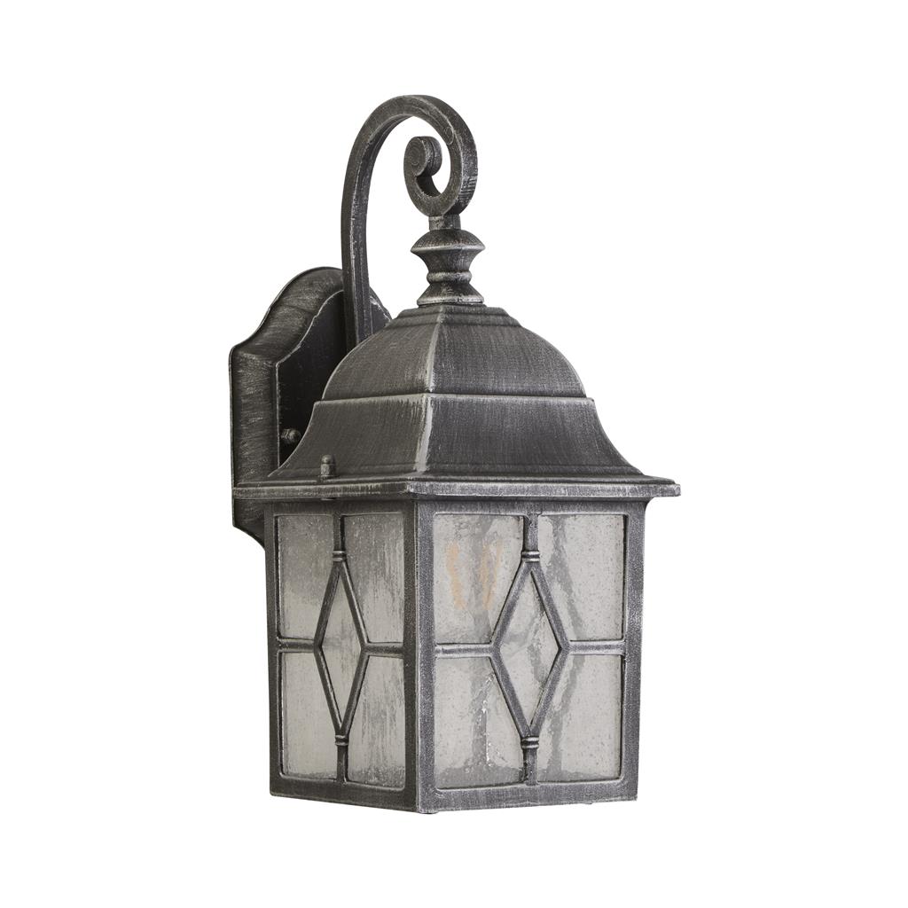 Genoa Sølv udendørslampe Fra Searchlight - Det klassiske design i en let forvitret sort/sølv finish er indrammet af et smukt blyindfattet glas, der spreder en behagelig glød.