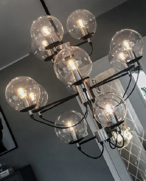 Perla 12 Ø78 Sort/stål loftslampe Fra Hallbergs - Lampens st&oslash;rrelse er den samme, det er kun r&oslash;ret, der har forskellige l&aelig;ngder, som du kan k&oslash;be og selv &aelig;ndre under monteringen.