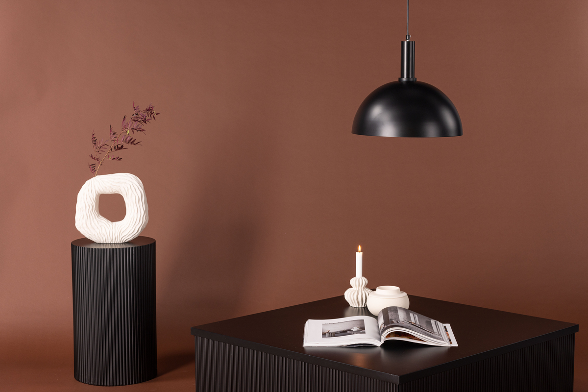 Narbonne Ø35 Sort loftslampe Fra Venture Design - Med Narbonne loftlampen f&aring;r du en tidl&oslash;s og klassisk lampe, der passer ind i de fleste rum.